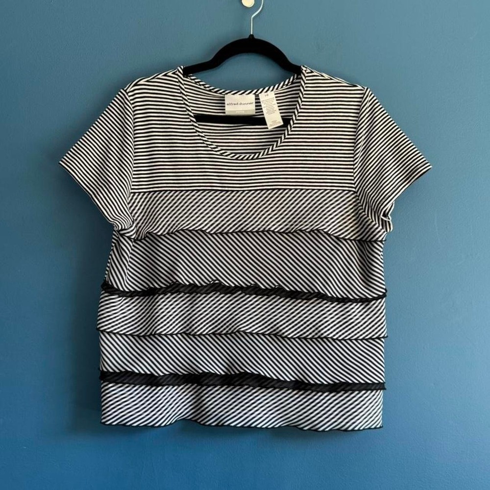 Y2K Stripe Ruffle Top‎ Women's Size Medium Petite Alfred Dunner Black White